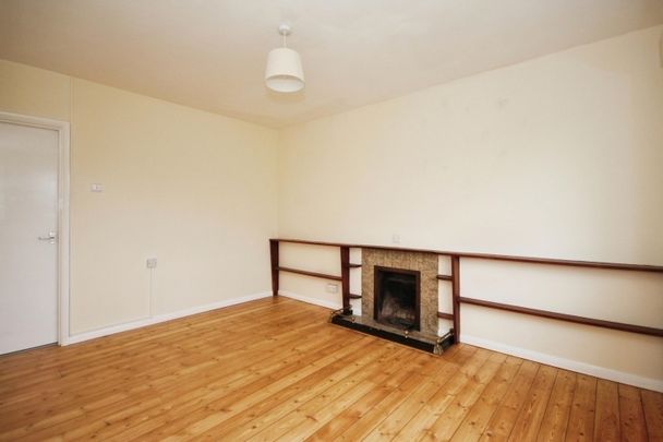 Farnborough - Photo 1