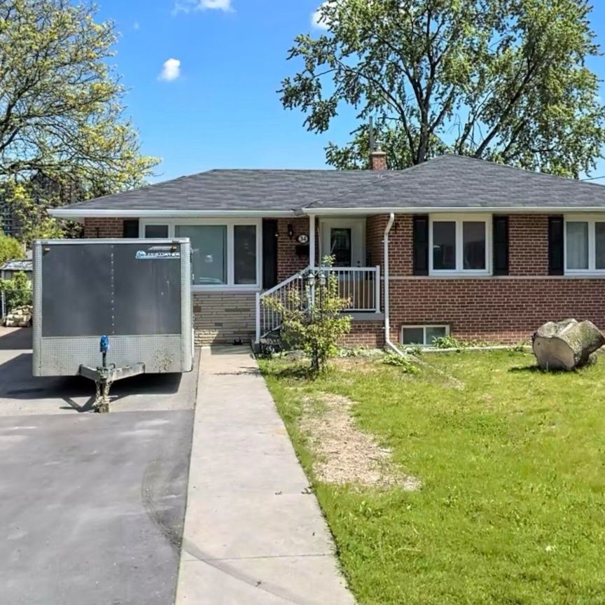 For Lease - 34 Ashwood Crescent, Brampton, Ontario - Photo 2