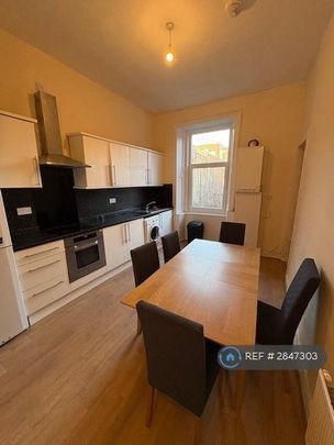 3 bedroom flat to rent - Photo 1
