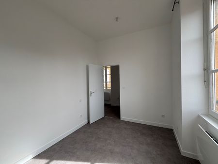 Location Appartement 2 pièces 36m² CHARLIEU 42190 - Photo 5