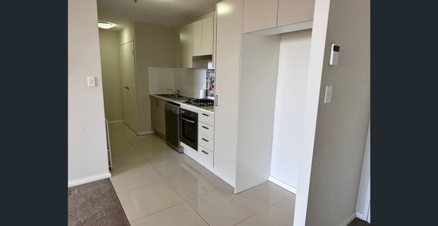 One Bedroom plus Study Apartment Located in the Heart of Parramatta - Photo 1