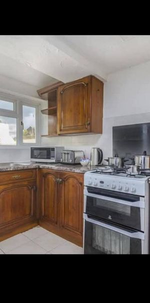 6 bedroom semi-detached house to rent - Photo 1