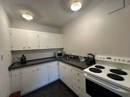 Fully furnished and a fantastic location! - Photo 3