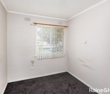 COMFORTABLE LIVING - Photo 3