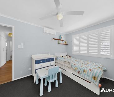 MODERN FAMILY LIVING IN A QUIET CUL-DE-SAC - SPACIOUS & STYLISH - Photo 3