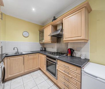 4 bedroom semi-detached house to rent - Photo 6