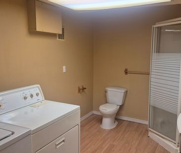 For Lease - 74 Queens Circle Unit# 5, Fort Erie, Ontario - Photo 2