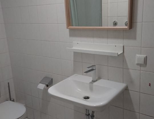 1-Zimmer-Erdgeschosswohnung möbliert mit 2 kleinen Terrassen - Foto 1