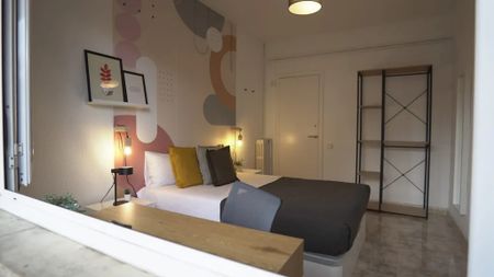 Carrer de Roger de Llúria, Barcelona, Catalonia 08037 - Photo 3