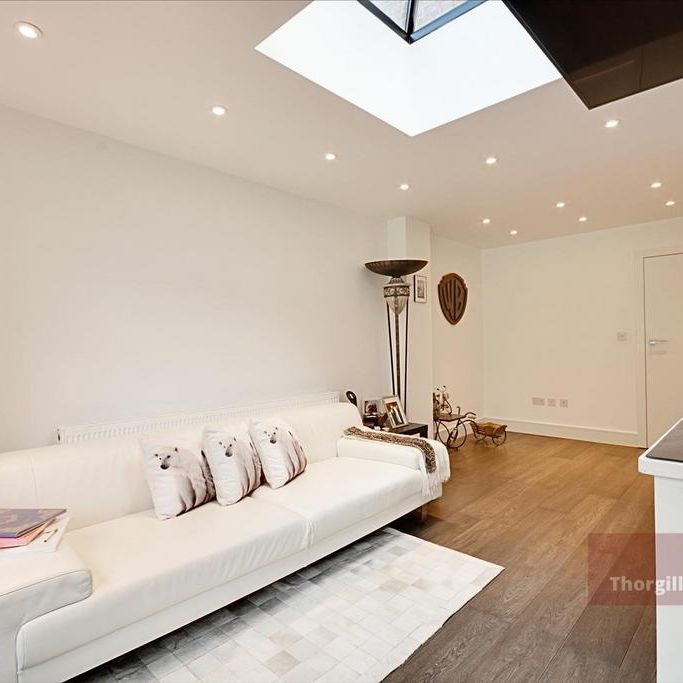 3 bedroom flat to rent - Photo 1