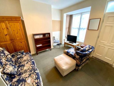 1 bedroom in a house share to rent - Photo 5