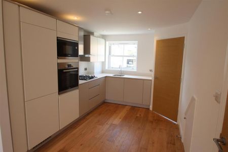 3 bedroom terraced house to rent - Photo 3