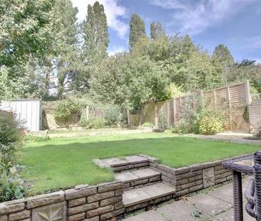 Coltsmead, Portsmouth, PO6 - Photo 2