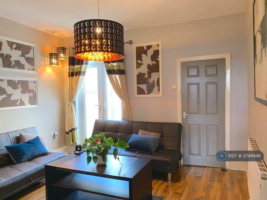 4 bedroom end of terrace house to rent - Photo 1