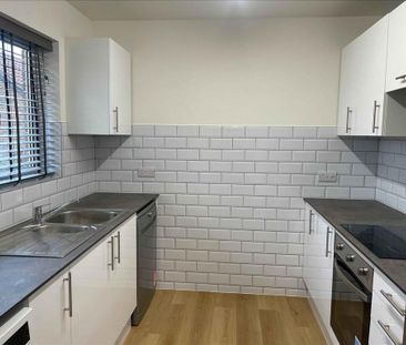 3 bedroom end of terrace house to rent - Photo 1