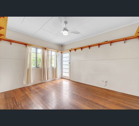 8 Macalister Street, Ipswich, Qld 4305 - Photo 2