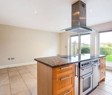 A spacious and modern three bedroom house in the village of Rushall... - Photo 5
