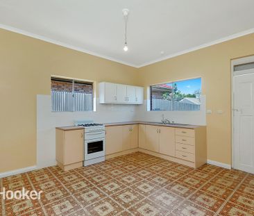 Charming Villa in Central Woodville Location - Photo 5