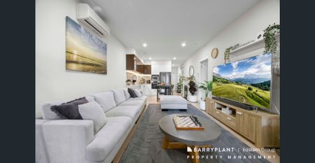 Modern Three-Bedroom Apartment with Spacious Outdoor Living - Photo 2