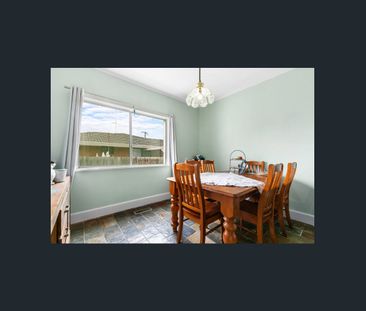 Spacious West End Living! - Photo 2