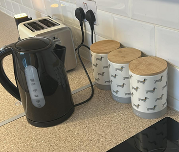 1 bedroom in a house share to rent - Photo 2