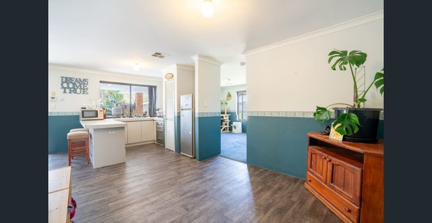 4x2 with extra kitchenette Pool servicing included. - Photo 1