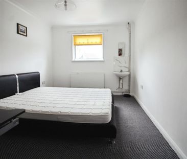 Selby Road, Leeds - Photo 1