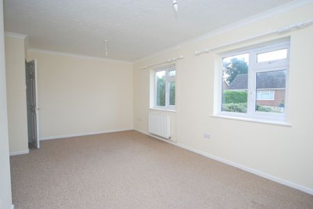 Saham Toney - Photo 2