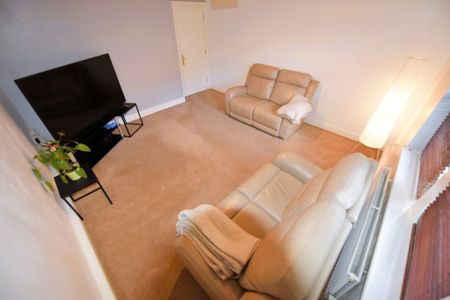 2 bedroom Flat in Flat 3, Leeds - Photo 5