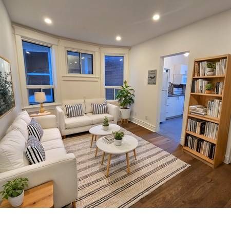 Renovated Main Floor ONE BEDROOM Apartment in The Beaches - Photo 1