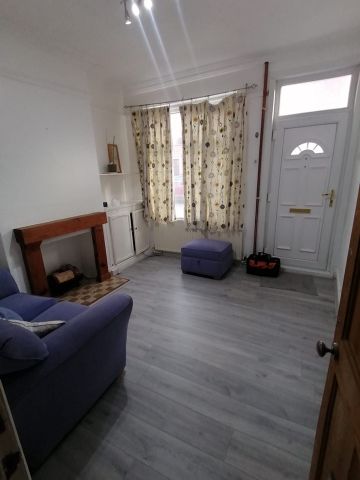 2 Bed Terraced House, Marshall Street, LE3 - Photo 2