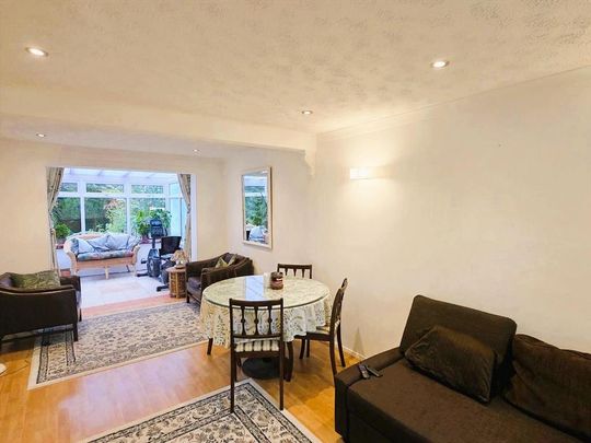 3 bedroom end of terrace house to rent - Photo 1