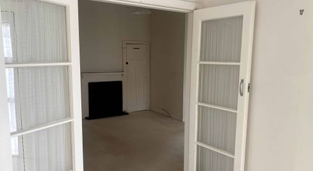 Three Bedroom Shamrock Street - Photo 3