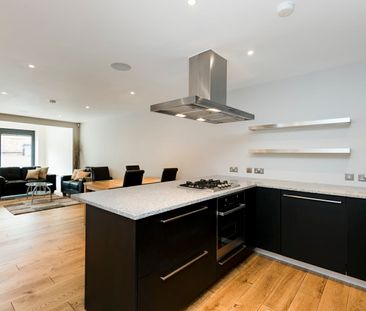 Royal Windsor Quay, Farm Yard, Windsor - Photo 4