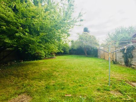 1 bedroom in a house share to rent - Photo 2