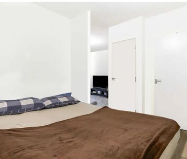 Studio Flat, St Pier Court, E13 - Photo 1