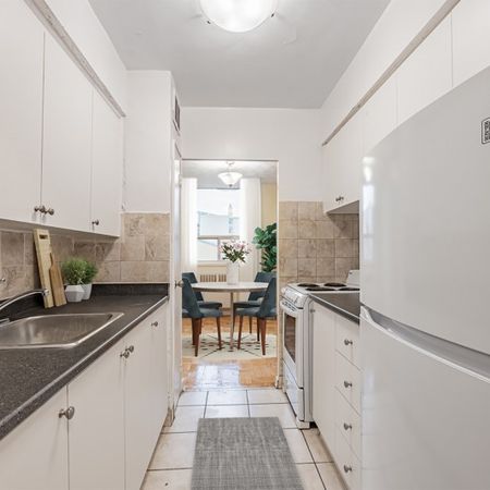 44 Thorncliffe Park Drive - Photo 3