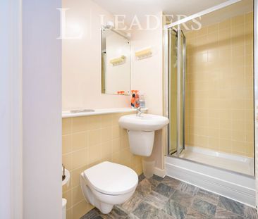 studio to rent The Roundhouse, Gunwharf Quays, Portsmouth, PO1 - Photo 2