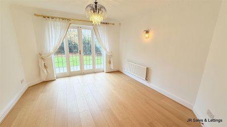 5 bedroom detached house to rent - Photo 2