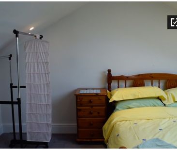 Cute room to rent in 4-bedroom house in Terenure, Dublin - Photo 5