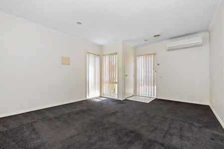 Charming Three Bedroom Unit in Prime Langwarrin Location - Photo 2