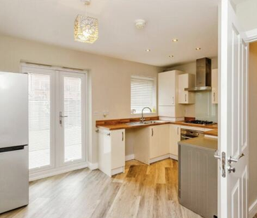 Silver Court Gardens, Brownhills, Walsall, WS8 6FB., Property for rent - Photo 3