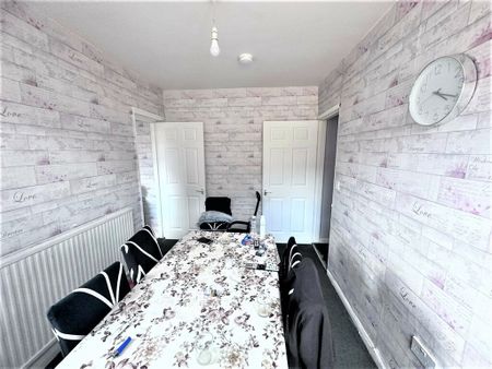2 Bedroom Flat To Let - HP12 - Photo 5