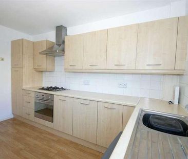 Falkland Court, Moortown, Leeds, LS17 - Photo 3