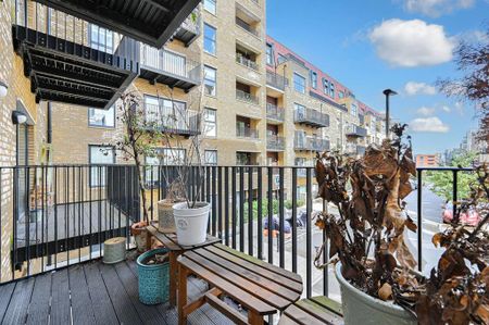 3 bedroom flat to rent - Photo 5