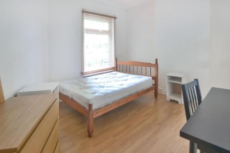 6 bedroom semi-detached house to rent - Photo 4