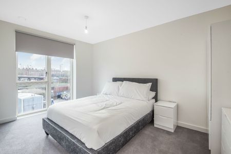 Pavilions Court, 4 Cooks Road, London, E15 flat to rent - Photo 4