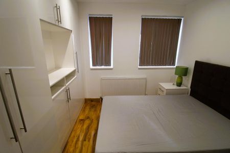 3 bedroom flat to rent - Photo 3