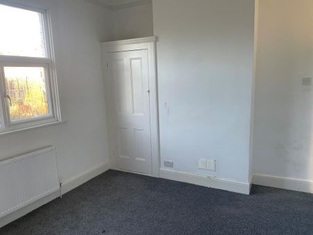 3 bedroom flat to rent - Photo 5
