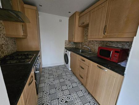 2 bedroom flat to rent - Photo 3